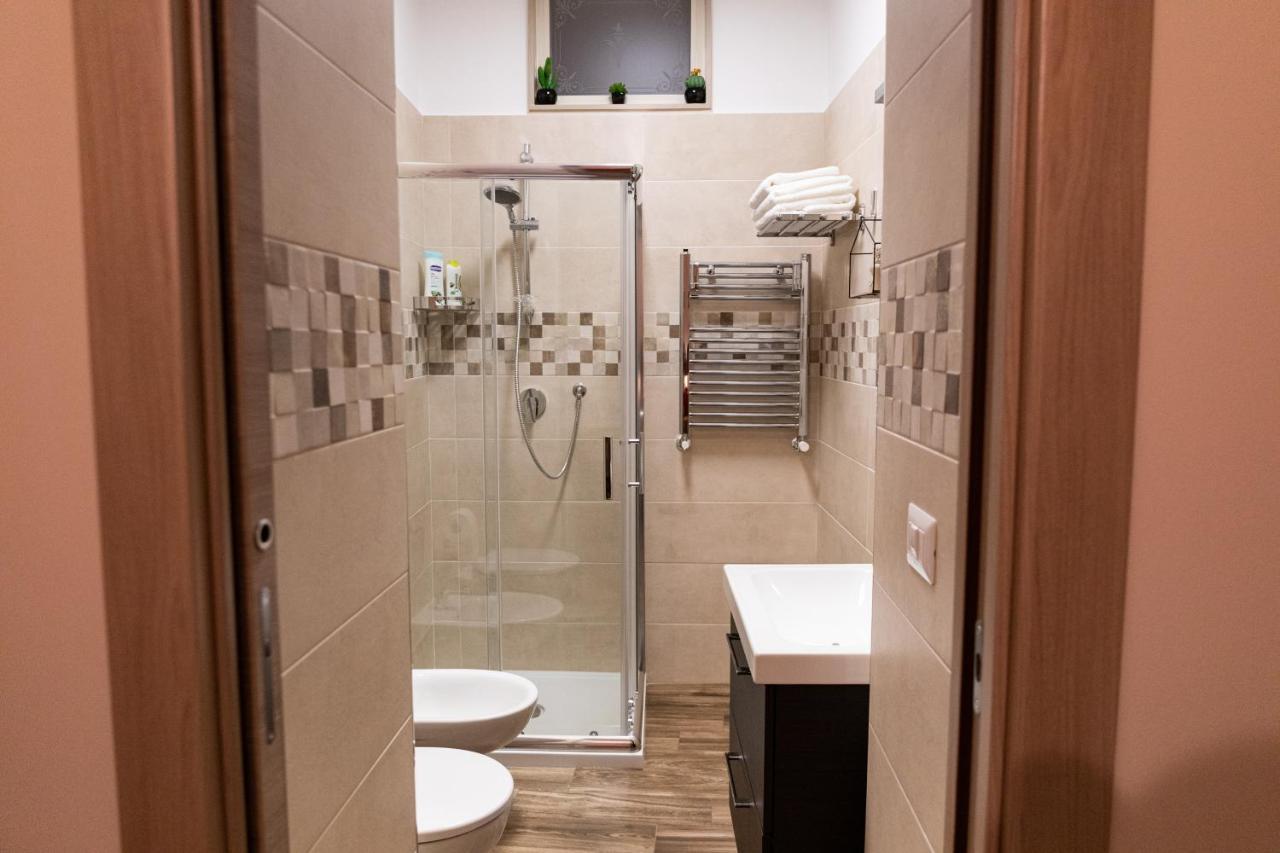 Tizzy Apartment & Rooms バーリ エクステリア 写真