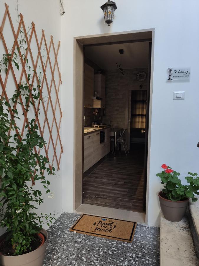 Tizzy Apartment & Rooms バーリ エクステリア 写真