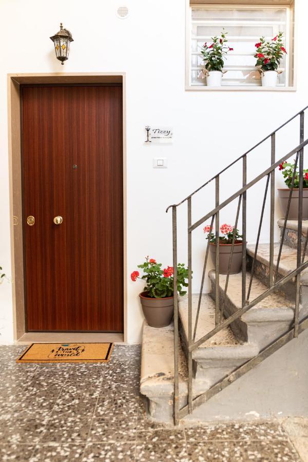 Tizzy Apartment & Rooms バーリ エクステリア 写真